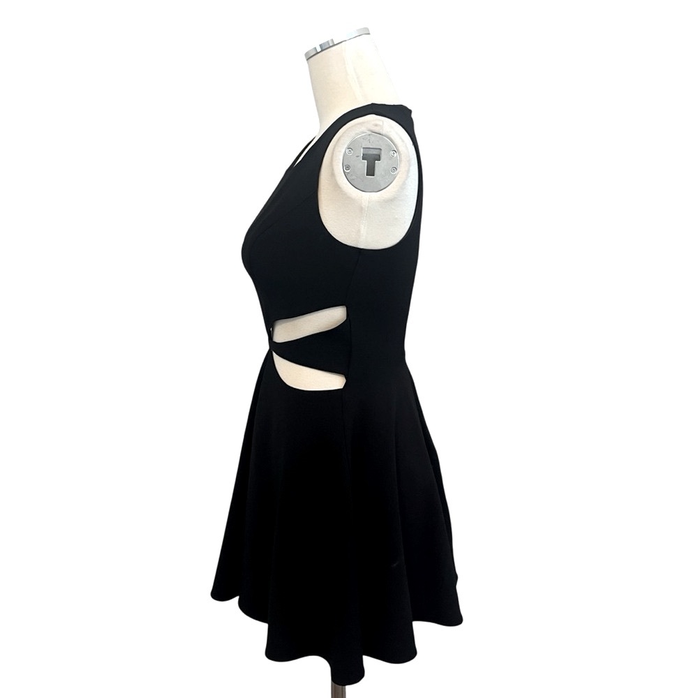 MARCIANO Black Cutout Fit & Flare Sleeveless Mini Dress Sz 2 - Picture 6 of 9
